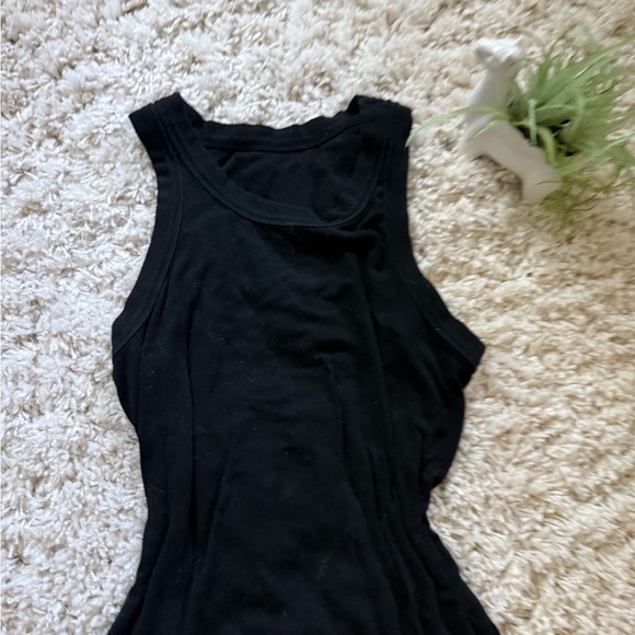 Elegant Black Sleeveless Tank Top - Picture 3 of 4